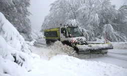 Une déneigeuse près de Bocognano, en Corse où la tempête Gloria a soufflé également, le 20 janvier 2020