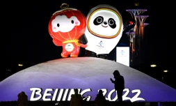 Les mascottes Bing Dwen Dwen (d et Shuey Rhon Rhon des Jeux Olympiques et Paralympiques d'hiver, le 19 janvier 2022 à Pékin