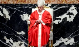 Le pape François célÚbre la messe des Rameaux, dans la basilique Saint-Pierre, au Vatican, le 28 mars 2021