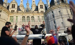 Le DJ britannique Carl Cox mixe dans les jardins du château de Chambord, le 16 juillet 2018