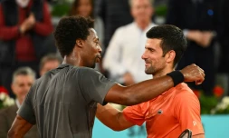 Le N.1 mondial Novak Djokovic a dominé le N.1 français Gaël Monfils 6-3, 6-2, pour la 18e fois en autant de face-à-face, au deuxième tour du Masters 1000 de Madrid, le 3 mai 2022
