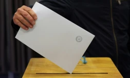 Les électeurs votent pour élire leurs députés, le 8 octobre 2023 au Luxembourg