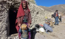 Sultan Belgium, une nomade de la communauté wakhi, dans le corridor du Wakhan, en Afghanistan, le 10 octobre 2017