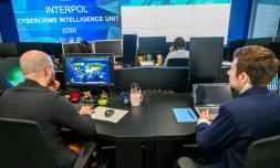 Des analystes dans les locaux d'Interpol à Singapour, le 29 janvier 2026 