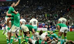 La joie des Irlandais dont le demi de mêlée Conor Murray (g) après la victoire contre l'Afrique du Sud, le 23 septembre 2023 au Stade de France