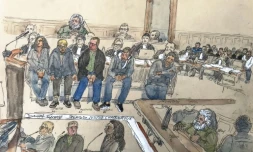 Croquis d'audience, le 14 octobre 2024 ,du procÚs de 19 personnes accusées de maltraitance d'enfants dans des foyers d'accueil non agréés, au tribunal de Chùteauroux, dans l'Indre