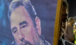 Des Cubains rendent hommage à Fidel Castro à Santiago de Cuba le 3 décembre 2016