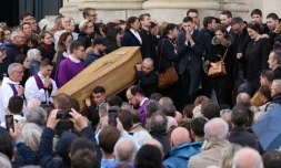 Le cercueil de la jeune étudiante Philippine lors de ses obsèques à la cathédrale de Versailles, le 27 septembre 2024 dans les Yvelines