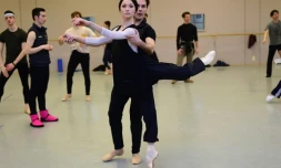 La danseuse du Ballet national néerlandais Anna Tsygankova répète "Mata Hari" à Amsterdam le 19 janvier 2016