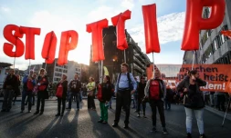 Des manifestants opposés au TTIP participent à une manifestation à Bruxelles, le 20 septembre 2016