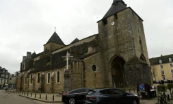 La cathédrale Sainte-Marie à Oloron-Sainte-Marie, prÚs de Pau, dont la porte de a été enfoncé à la voiture-bélier pour y dérober une partie de son trésor, le 4 novembre 2019
