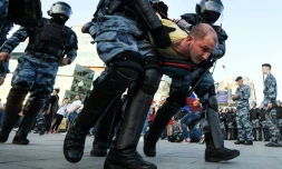 Arrestation d'un manifestant lors d'un rassemblement non autorisé de l'opposition à Moscou le 27 juillet 2019