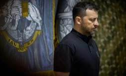 Le président ukrainien Volodymyr Zelensky visite un poste de commandement avancé de l'armée dans la zone de Vovtchansk dans le nord-est de l'Ukraine, le 29 juillet 2024