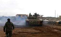Des soldats syriens rassemblés à Ubayd avant leur progression vers l'aéroport militaire de la province d'Alep, le 18 janvier 2018