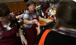 Distribution de nourriture dans une église à Düsseldorf, le 25 août 2017