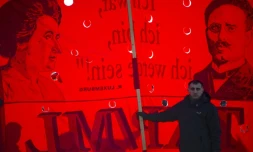 Une banderole représentant Rosa Luxemburg et Karl Liebknecht, le 15 janvier 2012 à Berlin