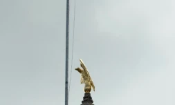 Le drapeau de l'Etat du Mississippi sur le bĂątiment des institutions Ă Jackson, Mississippi, le 28 juin 2020