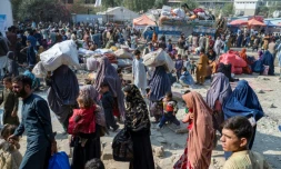 Au poste frontière de Torkham, des milliers d'Afghans fuient le Pakistan, le 31 octobre 2023