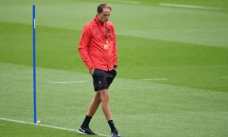 L'entraßneur du Paris-SG, Thomas Tuchel, attend ses joueurs pour un entraßnement à Saint-Germain-en-Laye, le 17 août 2019
