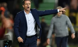 L'entraîneur de Metz (L1) Philippe Hinschberger donne des instructions lors du match face à Dijon, le 21 octobre 2017 à Longeville-lès-Metz en Moselle