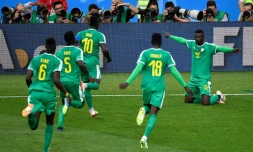 La joie des Sénégalais après le but de Mbaye Niang (d) face à la Pologne lors du Mondial, le 19 juin 2018 à Moscou
