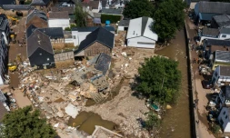 Vue aérienne des dégâts provoqués par les inondations à Iversheim, le 18 juillet 2021 en Allemagne