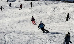 Des skieur sur les piste de la station française de Courchevel dans les Alpes, le 15 novembre 2017
