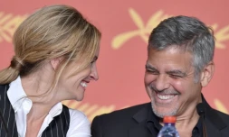 Les acteurs américains Julia Roberts et George Clooney au festival de Cannes lors de la présentation du film "Money Monster", le 12 mai 2016