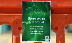 Une affichette dans une station BP à cours d'essence, le 24 septembre 2021 à Hildenborough, dans le Sud-Est de l'Angleterre