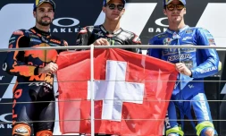 Le Français Fabio Quartararo entouré du Portugais Miguel Oliveira (gauche) et de l'Espagnol Joan Mir à Mugello le 30 mai 2021