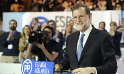 Le chef du gouvernement espagnol Mariano Rajoy reconduit à la tête du Parti populaire (conservateur) d'Espagne, le 11 février 2017 à Madrid