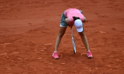 La Polonaise Iga Swiatek lors de sa défaite en quarts de finale de Roland-Garros contre Maria Sakkari, le 9 juin 2021 à Paris. 