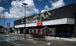 Un magasin Carrefour Market incendié en Martinique, le 17 octobre 2024