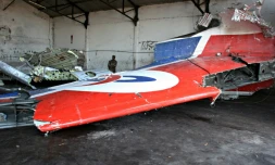 Des débris de l'avion de la Yemenia Airways repêchés en mer, dans un hangar à Moroni, le 16 septembre 2009 aux Comores 