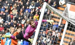 Benjamin Lecomte garde les buts de Lorient, le 5 mars 2017 à domicile face à Marseille