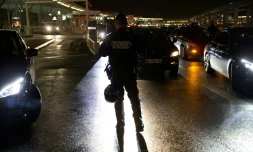 Des chauffeurs VTC en grÚve rassemblés le 18 décembre 2015 aux abords de l'aéroport aéroport Charles de Gaulle à Roissy