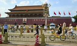 Des policiers place Tiananmen, le 3 juin 2023 à Pékin, à la veille du 34e anniversaire de la répression du mouvement étudiant en 1989