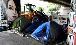 Photo prise lors de l'évacuation d'un camp de migrants le long du canal Porte de la Villette à Paris le 30 mai 2018