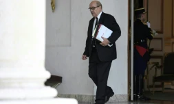 Le ministre de la Défense Jean-Yves Le Drian à la sortie du conseil des ministres le 22 mars 2017 à l'Elysée à Paris