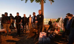 Loïc Guiné, président de la FDSEA d'Ile et Vilaine, au milieu de producteurs de lait, le 29 août 2016  à Cesson-Sevigne, près de Rennes
