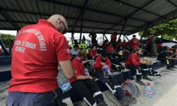 Des secouristes chiliens à Manta, en Equateur, de retour d'une opération de sauvetage, le 24 avril 2016