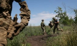 Des soldats ukrainiens près de Bakhmout, dans l'est de l'Ukraine, le 13 juillet 2023
