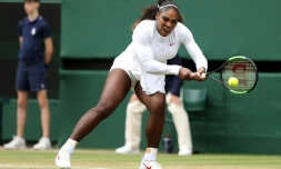 L'Américaine Serena Williams face à l'Italienne Camila Giorgi en quarts de finale à Wimbledon, le 10 juillet 2018