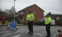 Des policiers devant la maison de l'ex-espion russe Serguei Skripal à Sallisbury, au sud de l'Angleterre, victime d'une tentative d'empoisonnement 