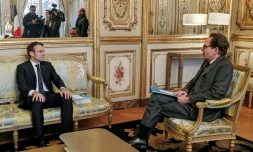 Emmanuel Macron (g) reçoit Gilles Le Gendre, président du groupe LREM à l'Assemblée