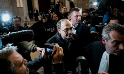 Le cardinal Philippe Barbarin (C) arrive à la cour d'appel de Lyon, le 28 novembre 2019
