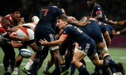 Le XV de France du demi de mêlée Antoine Dupont, tenu en échec par le Japon, le 25 novembre 2017 à Nanterre