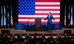 Le secrétaire américain à la Défense, Pete Hegseth, s'adresse aux officiers supérieurs de l'armée à la base du Corps des Marines de Quantico, à Quantico, en Virginie, le 30 septembre 2025