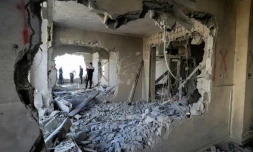 Inspection de l'appartement d'un suspect palestinien détruit par des soldats israéliens à Naplouse, en Cisjordanie, le 22 juin 2023