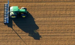 Emmanuel Macron annonce une loi pour rééquilibrer les contrats entre agriculteurs, industriels et distributeurs afin de mieux rémunérer les paysans